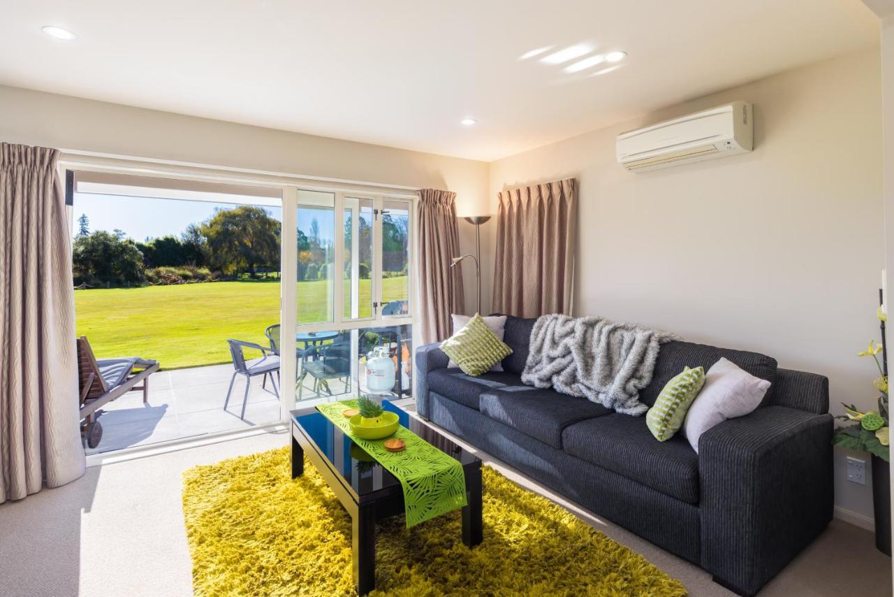 The Meadows Villa ไครสต์เชิร์ช ภายนอก รูปภาพ