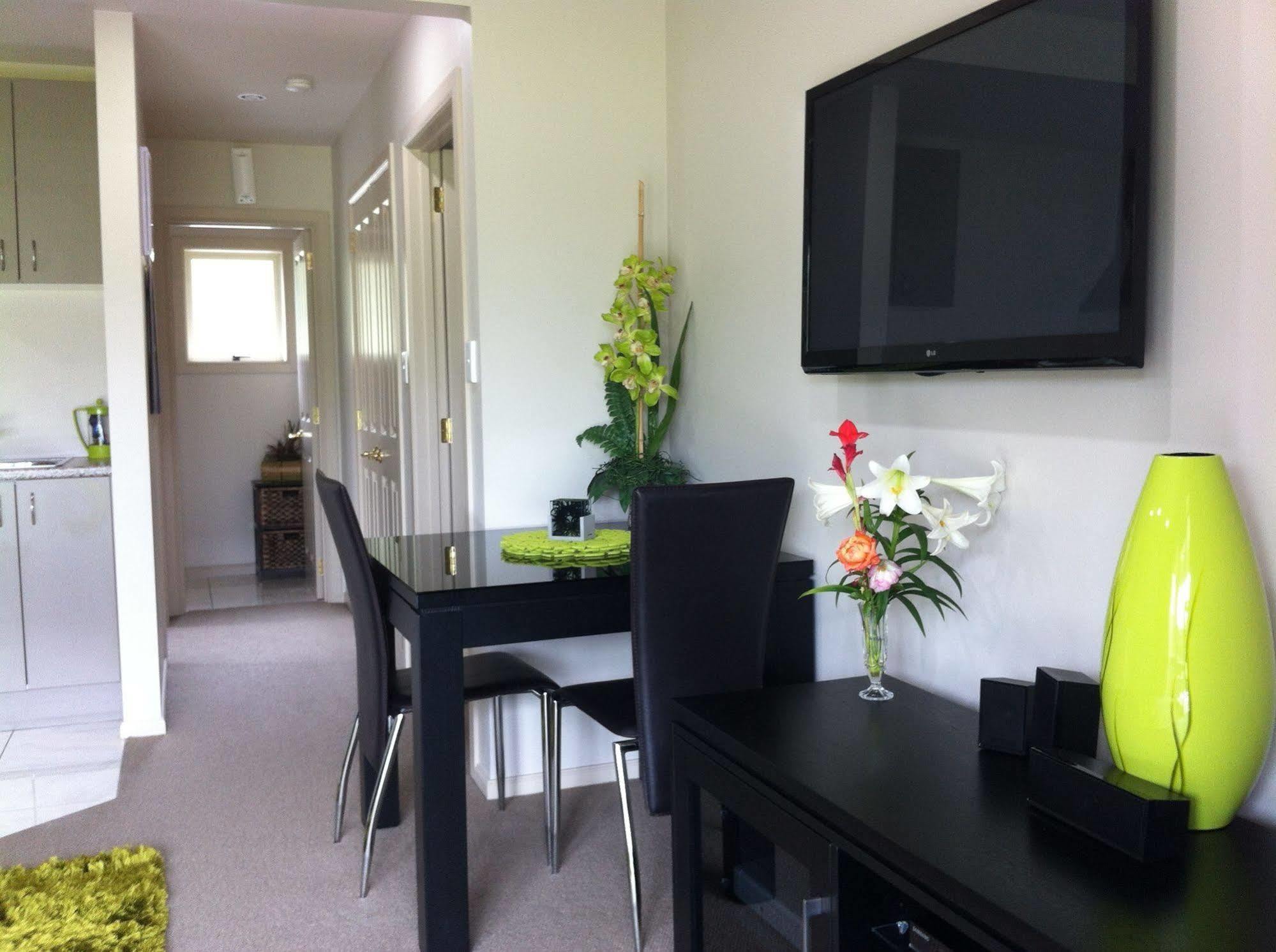 The Meadows Villa ไครสต์เชิร์ช ภายนอก รูปภาพ