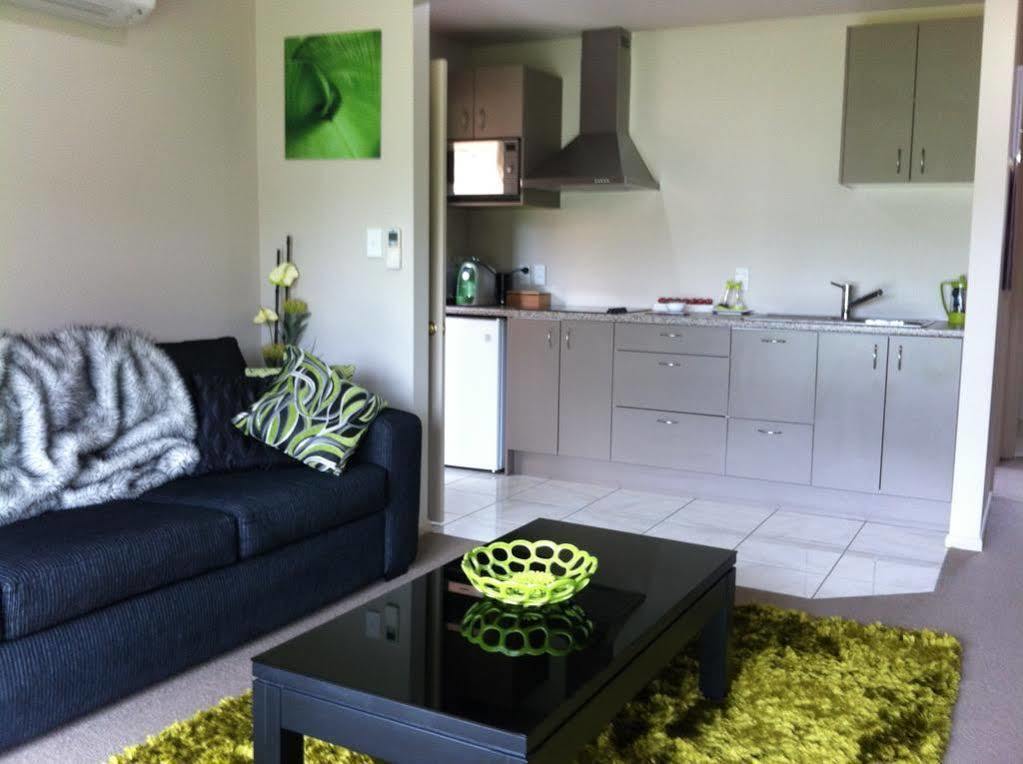 The Meadows Villa ไครสต์เชิร์ช ภายนอก รูปภาพ